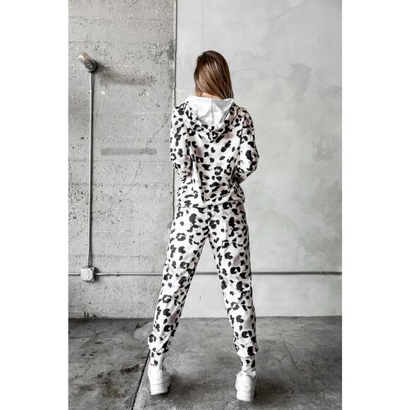 NWT Animal Print Cozy Jogger Hoodie Lounge Set - MEDIUM - Picture 6 of 10